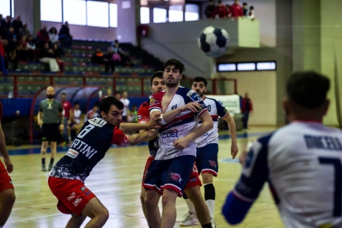 PALLAMANO: FONDI RINUNCIA ALLA SERIE A