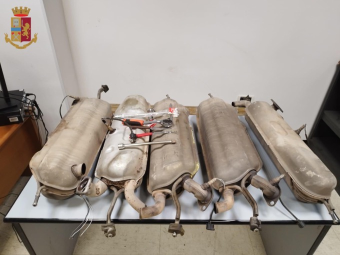 ROMA: FURTI, CINQUE ARRESTI