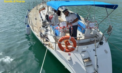 PONZA: BARCA ABUSIVA CON BANDIERA FALSA