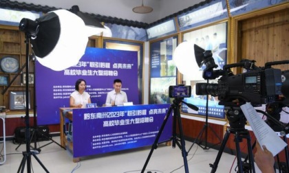 CINA: FIERA DEL LAVORO ONLINE NEL GUIZHOU (1)