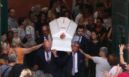 ROMA: OMICIDIO PRIMAVALLE, FOLLA COMMOSSA PER L’ADDIO A MICHELLE