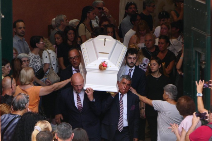 ROMA: OMICIDIO PRIMAVALLE, FOLLA COMMOSSA PER L’ADDIO A MICHELLE