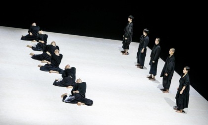 Artisti cinesi aprono festival di danza greco affascinando il pubblico