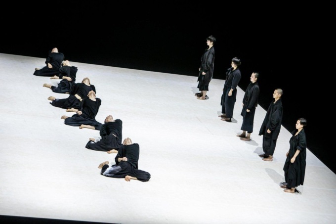 Artisti cinesi aprono festival di danza greco affascinando il pubblico