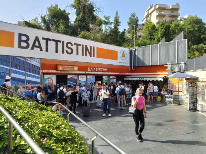 ROMA: CHIUSA LA STAZIONE BATTISTINI DELLA METRO A, FOLLA IN ATTESA