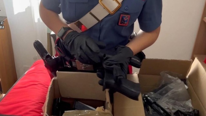 ROMA/ARDEA: LABORATORIO CLANDESTINO DI ARMI