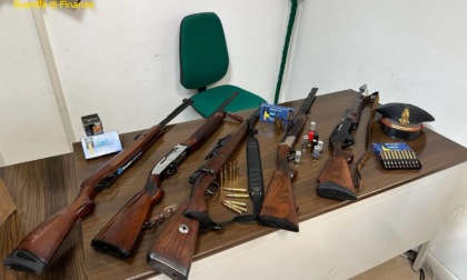 PRIVERNO: FUCILI E MUNIZIONI IN CASA, ARRESTATO
