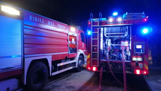 ROMA: FUMO E FIAMME SUL BUS, PAURA NELLA NOTTE