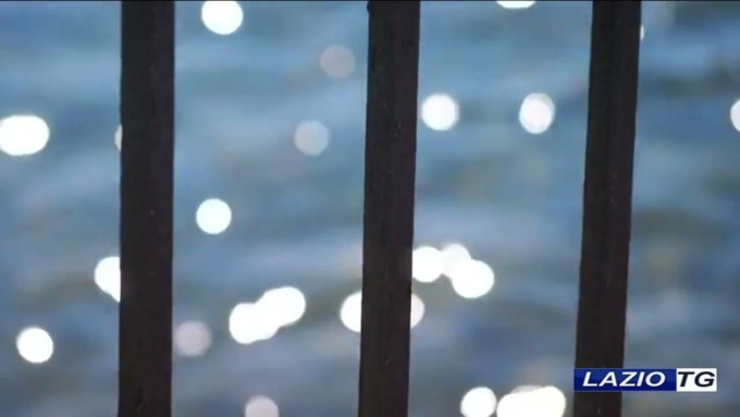 TREVIGNANO ROMANO: CANOA SI CAPOVOLGE E RISCHIA DI ANNEGARE, SALVATO DALLA POLIZIA