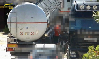 ROMA/LATINA: CORRUZIONE E CONTRABBANDO CON IL GASOLIO, 15 ARRESTI
