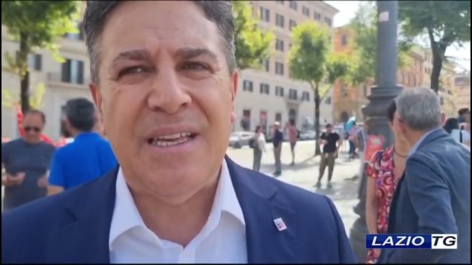 REGIONE: CONTRATTI E PENSIONI, LA POLIZIA IN PIAZZA