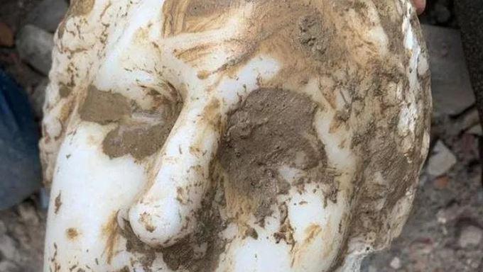 ROMA: A PIAZZA AUGUSTO IMPERATORE SPUNTA UNA SPLENDIDA TESTA DI MARMO