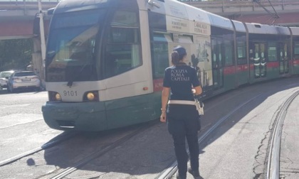 ROMA: TRAM ESCE DAL BINARIO A SAN LORENZO