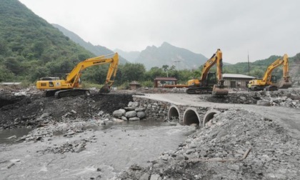 CINA: RIPRISTINO STRADE NELLE AREE ALLUVIONATE DI PECHINO