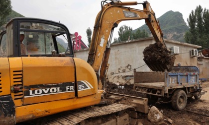 Cina: Hebei, in corso lavori di ricostruzione post-alluvioni (1)