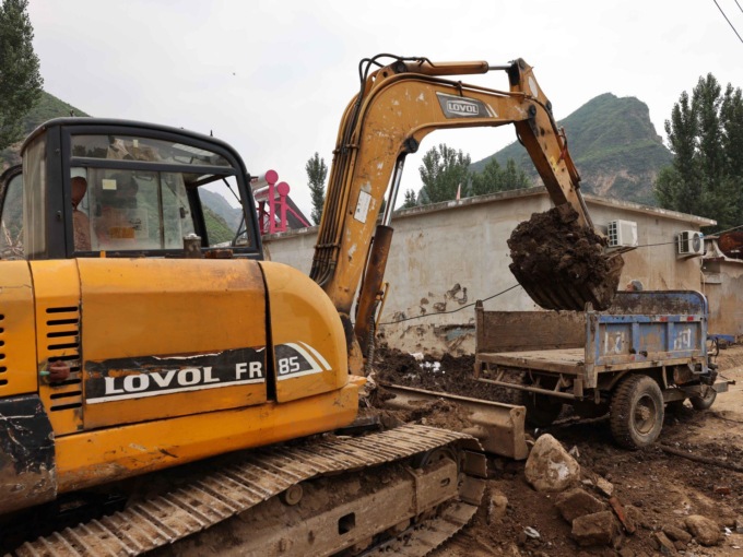 Cina: Hebei, in corso lavori di ricostruzione post-alluvioni (1)