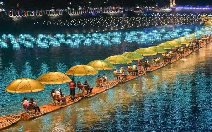 Cina: economia notturna a Enshi