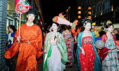 Cina: festival culturale attira turisti ad Hangzhou