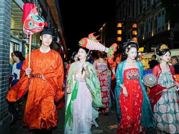 Cina: festival culturale attira turisti ad Hangzhou