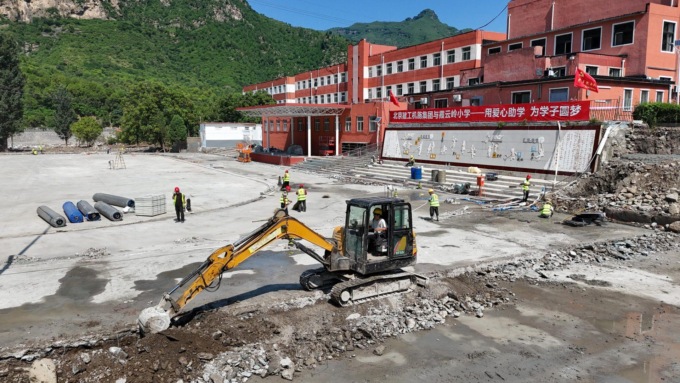 Cina: Pechino, in corso ristrutturazione di scuola primaria (2)