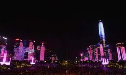 Cina: festeggiamenti con spettacolo di luci a Shenzhen