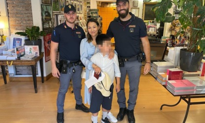 ROMA: BIMBO SMARRITO NELLA FOLLA DI FONTANA TREVI, RITROVATO