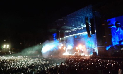 ROMA: SI ARRAMPICA PER VEDERE IL CONCERTO E CADE, E’ GRAVE