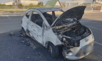TERRACINA: AUTO RUBATA DISTRUTTA DALLE FIAMME