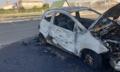 TERRACINA: AUTO DISTRUTTA DALLE FIAMME, INDAGINI IN CORSO