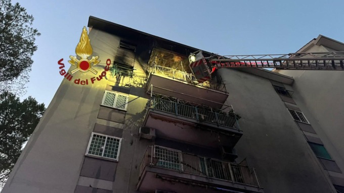 ROMA: CAMPER ESPLODE, PALAZZO IN FIAMME