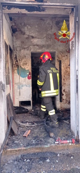 ROMA: CANE MUORE IN UN INCENDIO