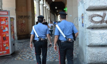 ROMA: RAPINANO UNA TURISTA, ARRESTATI