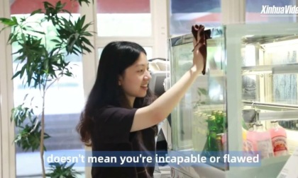 Cina: barista ipovedente infonde sogni a Guangzhou