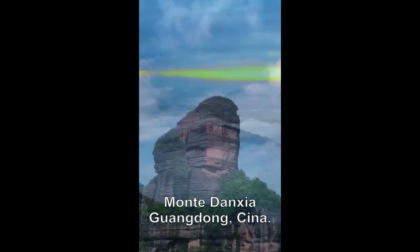 Cina: Guangdong, uno sguardo al monte Danxia