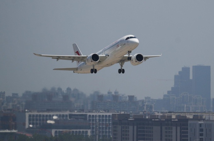 Cina: produttore di aerei riceve oltre 1.000 ordini per jet C919