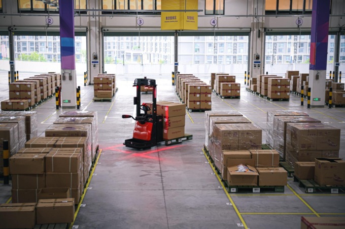 Cina: Centro logistico dei Giochi asiatici di Hangzhou (1)