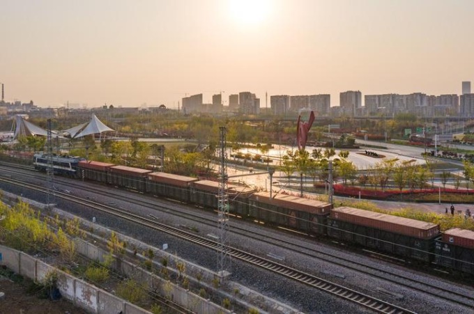 Cina: delta fiume Yangtze gestisce 20.000 treni merci Cina-Europa in 10 anni
