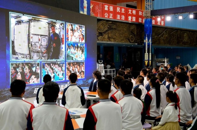Cina: astronauti tengono lezione da stazione spaziale (2)