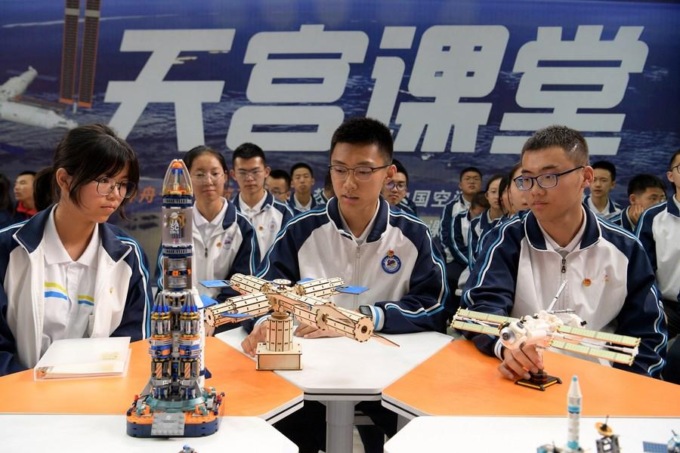 Cina: astronauti tengono lezione da stazione spaziale (3)