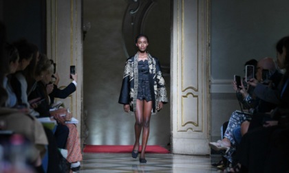 Italia: abiti con ricami cinesi Miao a Milano Fashion Week (1)