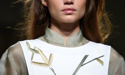 Italia: ricamo cinese Miao in mostra a Milano Fashion Week