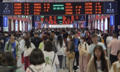 Cina: record viaggi ferroviari giornalieri durante esodo della vacanza