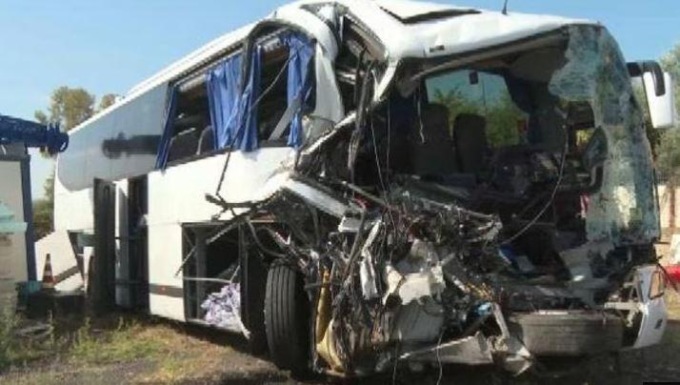 FIANO: SCONTRO CON IL BUS MIGRANTI, DUE MORTI