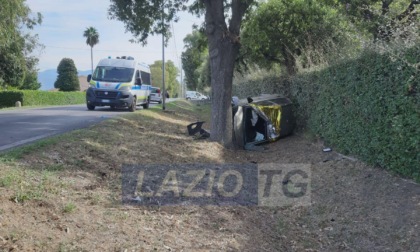 LATINA: SI SCHIANTA CONTRO UN ALBERO, MORTO 21ENNE