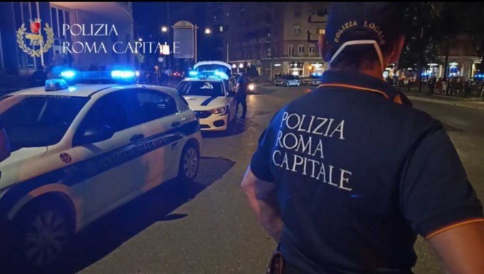 ROMA: RUBA LA BORSA AL RISTORANTE, ARRESTATO