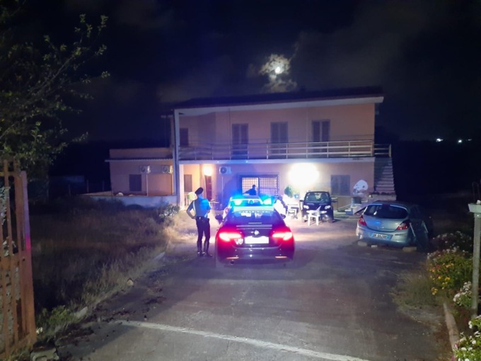 APRILIA: ACCOLTELLA IL MARITO, IN SILENZIO DAVANTI AL GIP