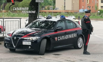 VEROLI: VIOLA IL DIVIETO D'AVVICINAMENTO E MINACCIA LA MADRE