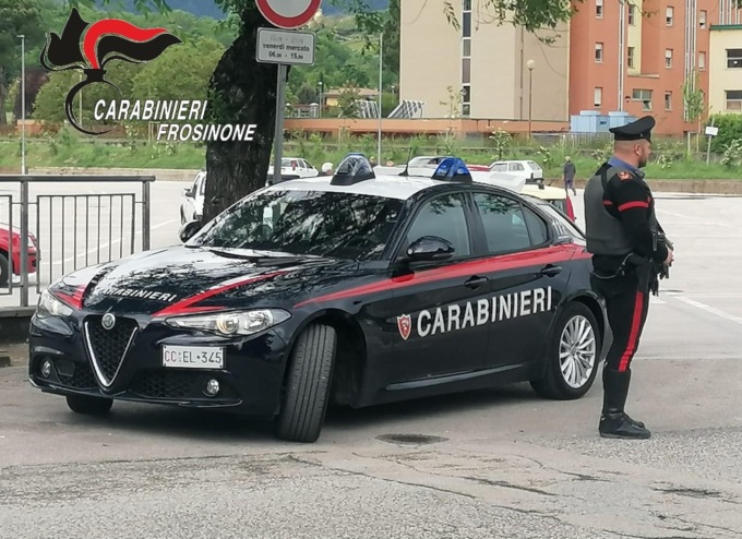 VEROLI: VIOLA IL DIVIETO D’AVVICINAMENTO E MINACCIA LA MADRE