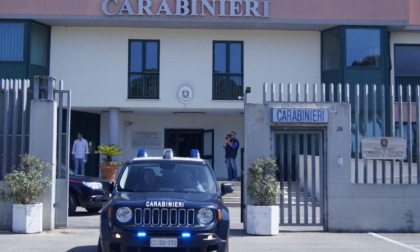 TERRACINA: CARABINIERI FERMANO UN’AUTO E TROVANO 14 PISTOLE, UN ARRESTO