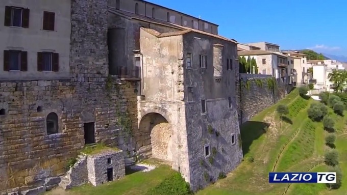 FERENTINO: LAVORI NELLA VILLA CONFISCATA, SEI INDAGATI